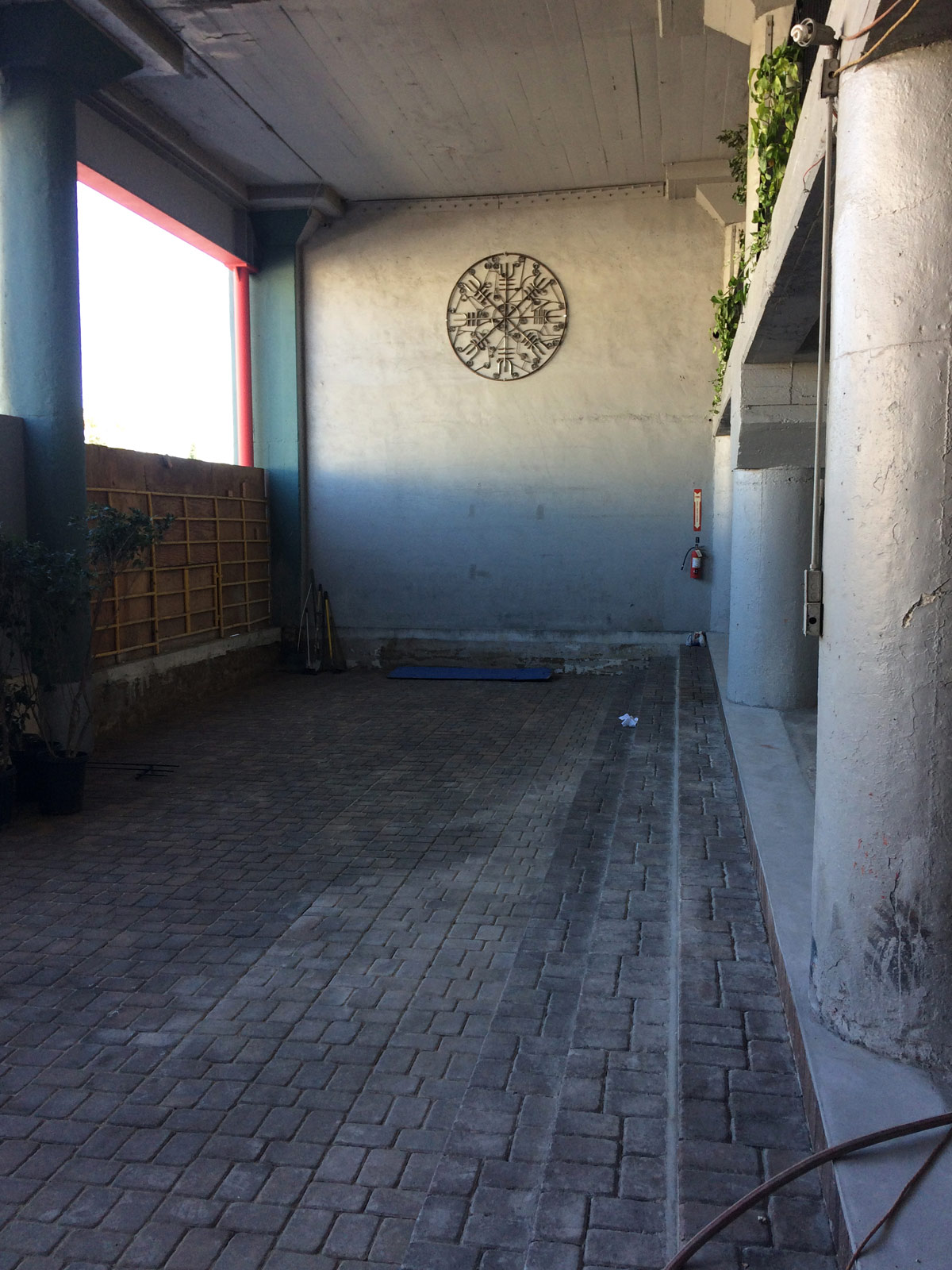 Ice House - side courtyard